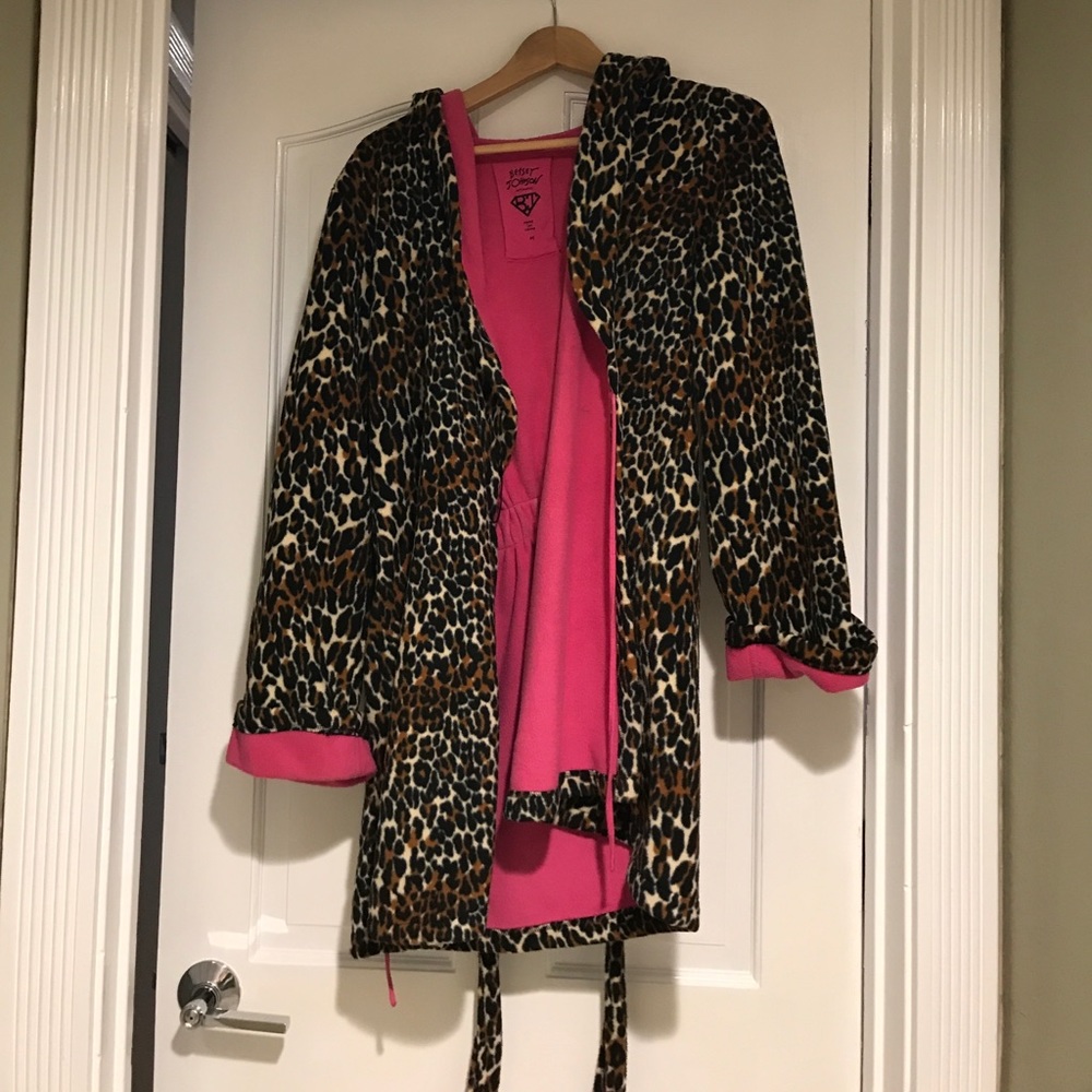 Robe pink and leopard